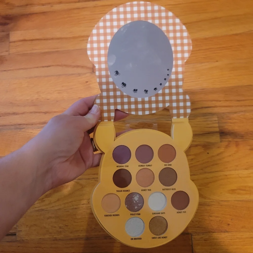New Taste Winnie the Pooh Eyeshadow Palette